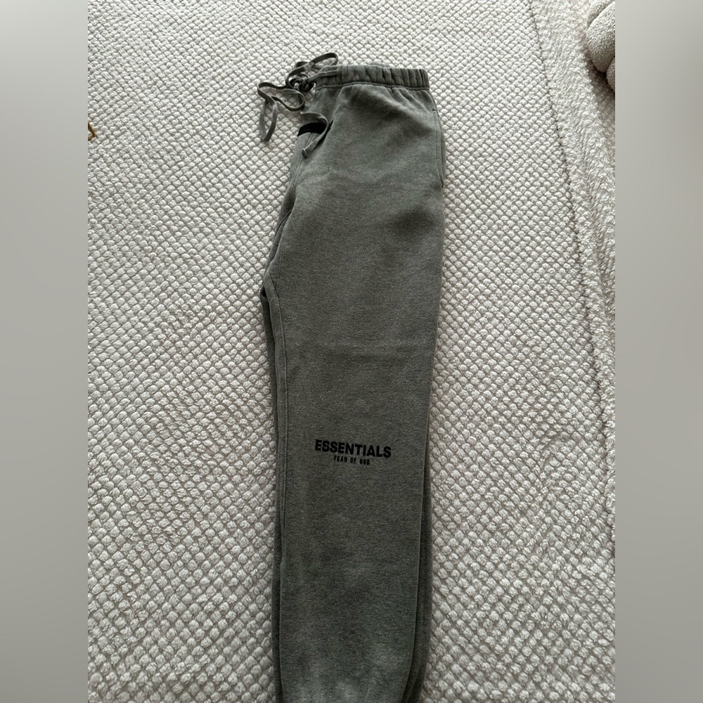 Grey essential sweatpants